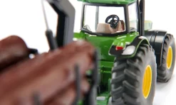 John Deere Traktor mit Forstanhänger