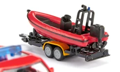 Land Rover Defender mit Boot