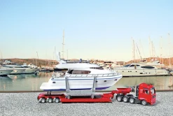 MAN Schwertransport mit Yacht