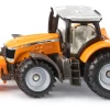 Massey Ferguson mit Räumschild