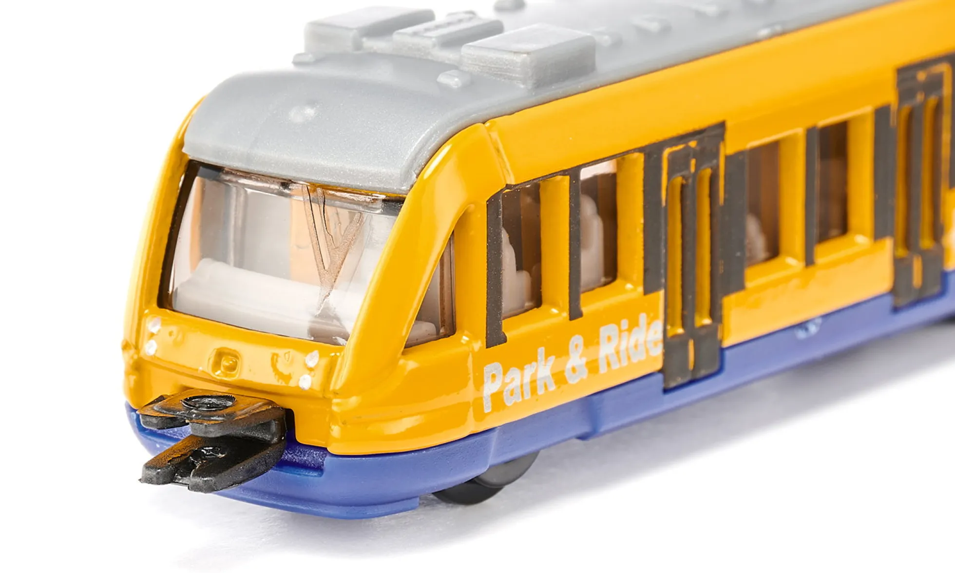 Nahverkehrszug, "park & ride", gelb/blau