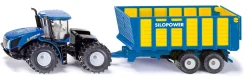 New Holland Traktor mit Silagewagen