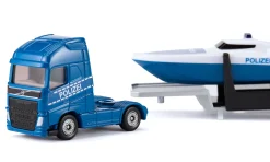 Volvo Lkw mit Boot